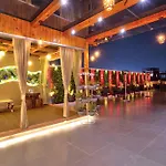 Newly Built Gold The Royal With Rooftop Restaurant - 2Mins Walk From New Delhi Rail Station & 5Mins From Connaught Place