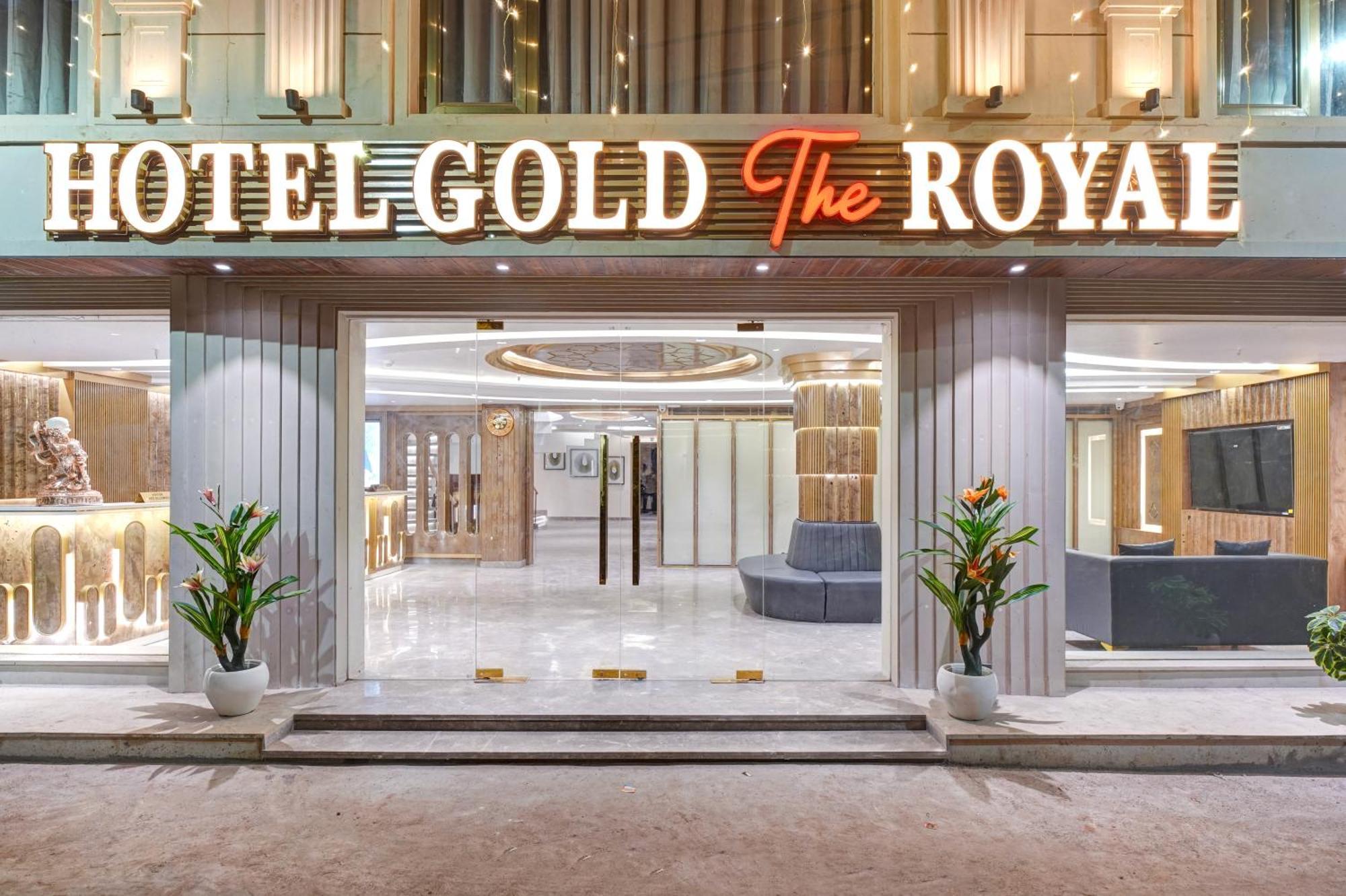 Hotel Newly Built Gold The Royal With Rooftop Restaurant - 2mins Walk From Rail Station & 5mins From Connaught Place