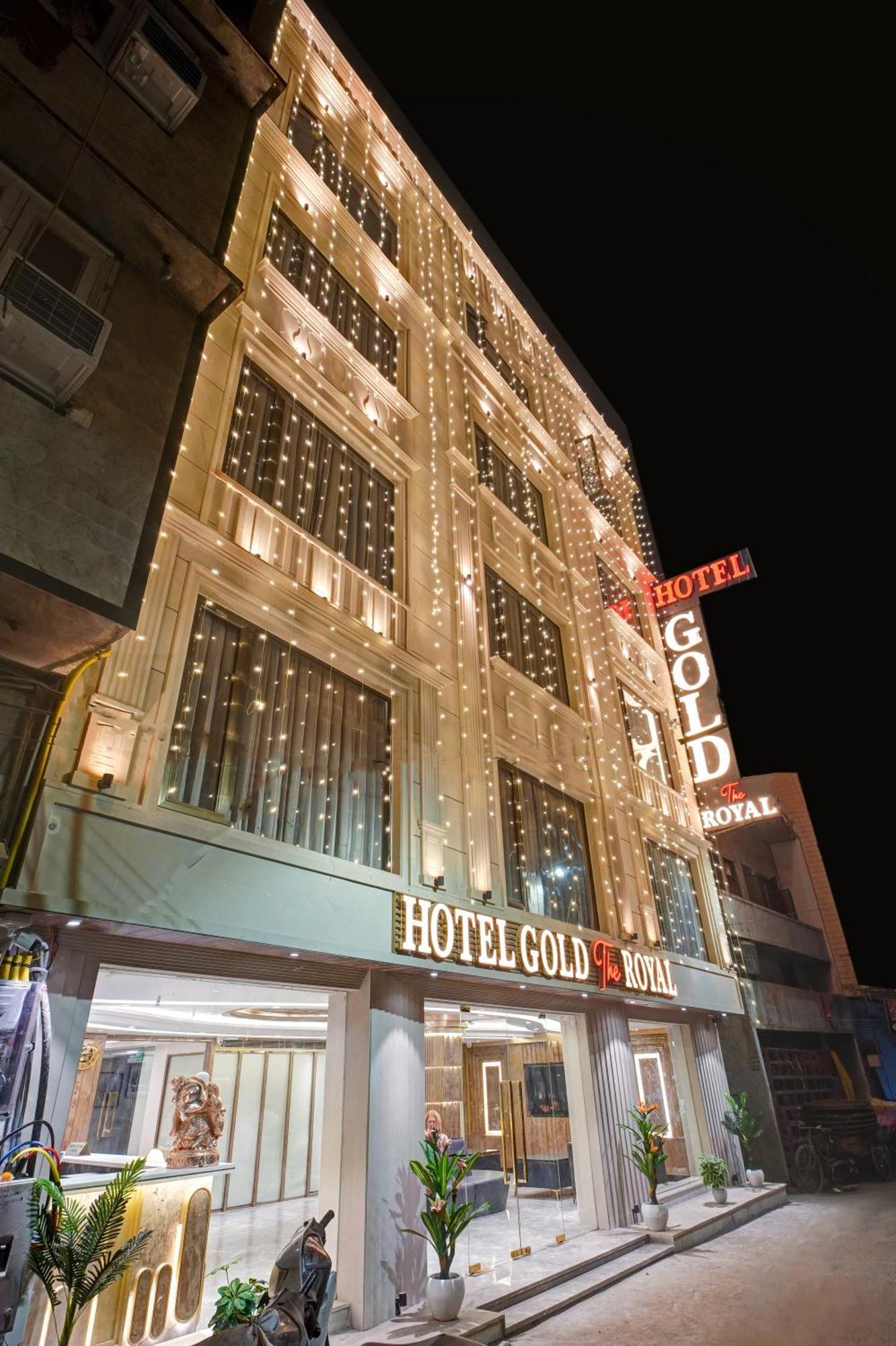 Newly Built Gold The Royal With Rooftop Restaurant - 2mins Walk From Rail Station & 5mins From Connaught Place Hotel